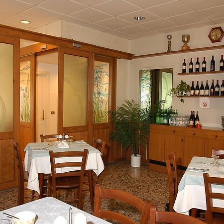 Hotel Molteni Veduggio con Colzano Exteriör bild