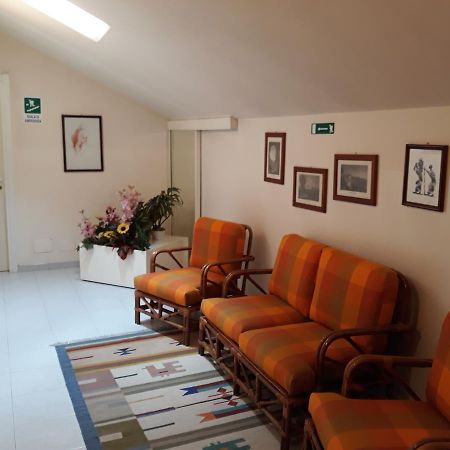Hotel Molteni Veduggio con Colzano Exteriör bild