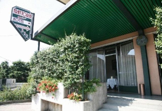 Hotel Molteni Veduggio con Colzano Exteriör bild