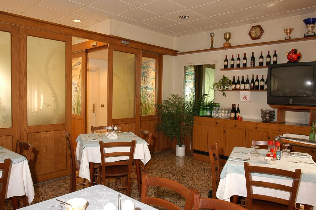 Hotel Molteni Veduggio con Colzano Exteriör bild