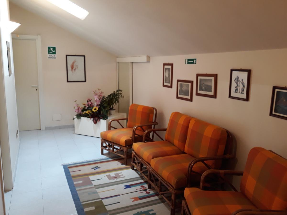 Hotel Molteni Veduggio con Colzano Exteriör bild